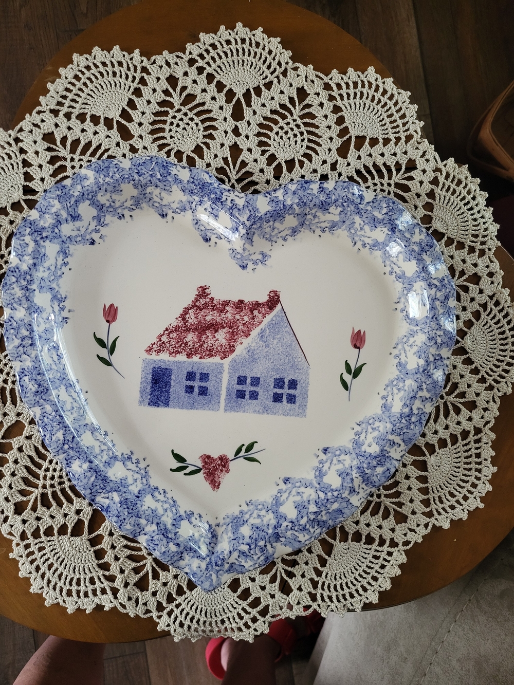 Source Unknown Blue and Red Heart Cottage Decorative Plate